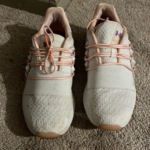 Womens Underarmour Tennis Shoes